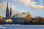 Hamburg Skyline mit Nikolaikirche, Rathaus und Elbphilharmonie von der Alster aus gesehen