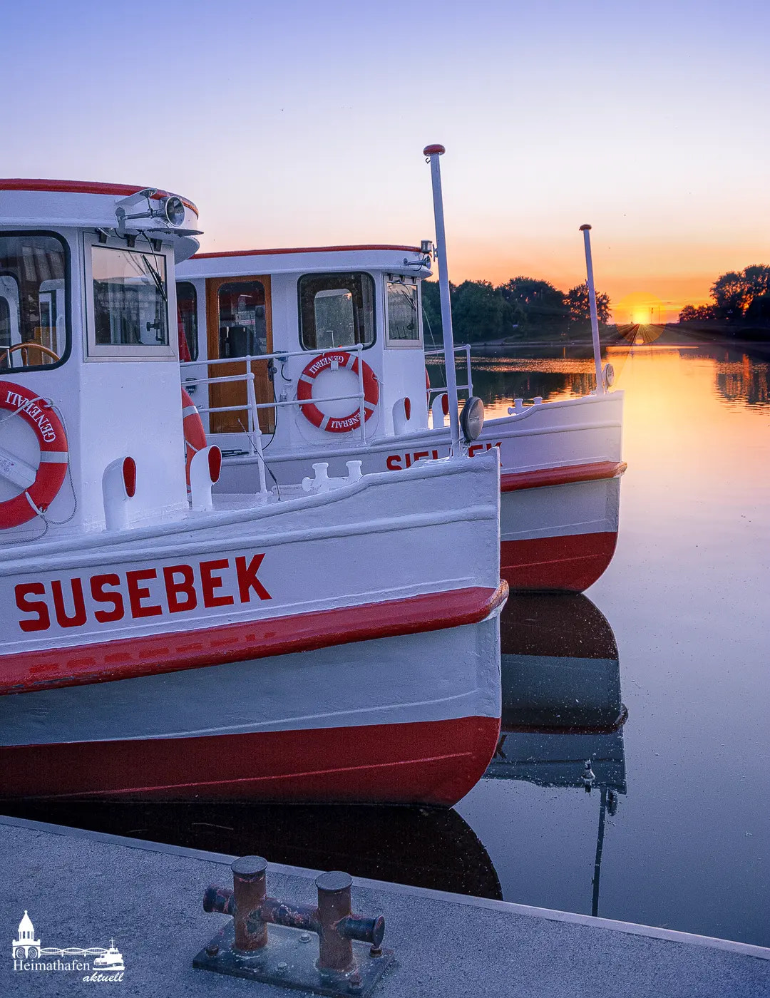 SUSEBEK und SIELBEK am Anleger bei Sonnenaufgang