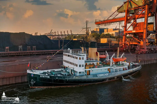 Hamburg Hafen Bilder - Dampf-Eisbrecher STETTIN im Hansaport Kohle bunkern