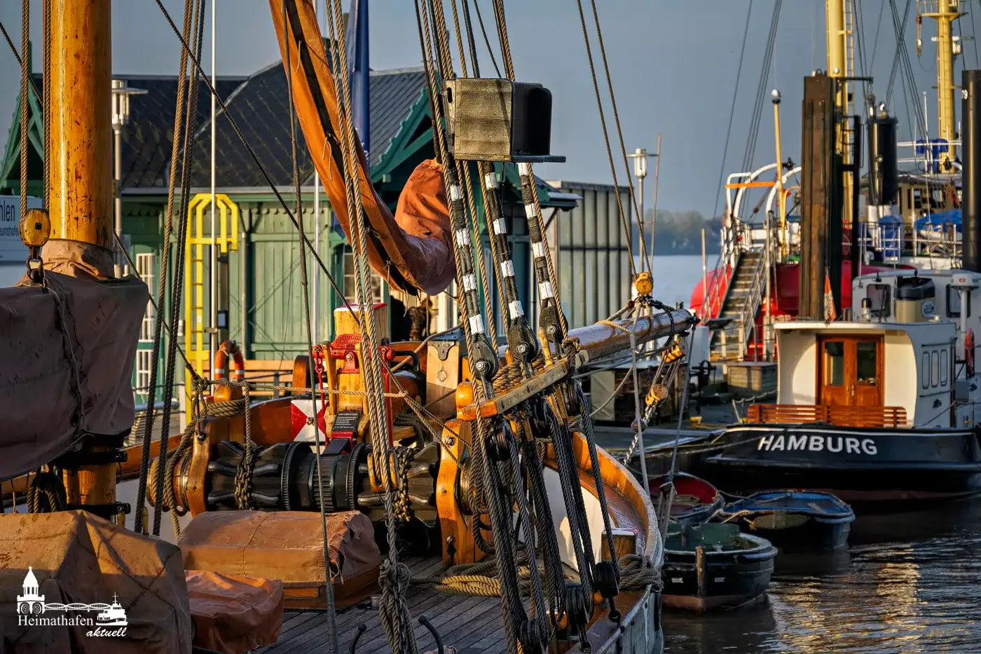 Hamburger Hafen Fotos - Museumshafen Oevelgönne am Abend