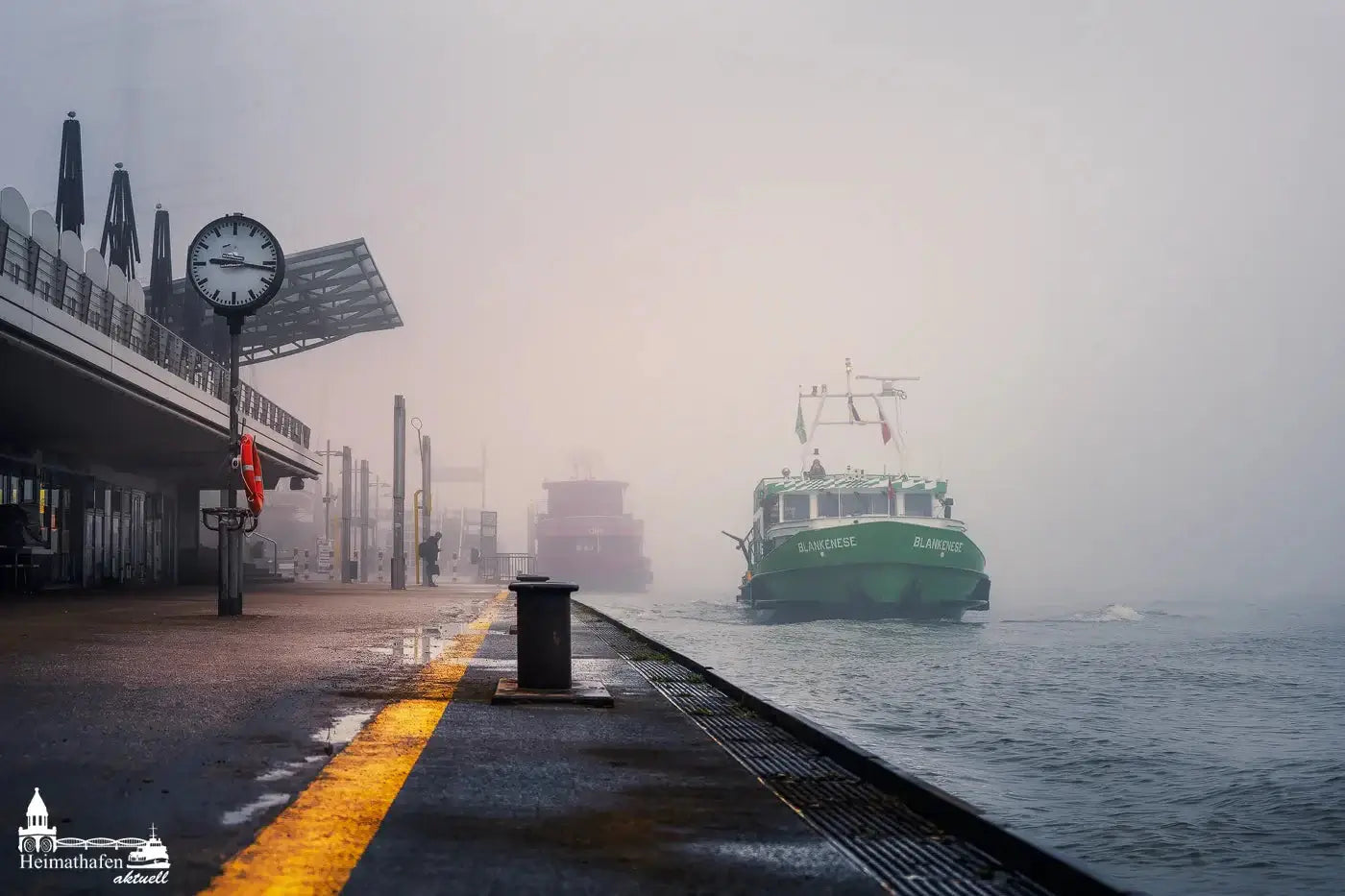 Hamburger Hafen Fotos - Landungsbrücken im Nebel