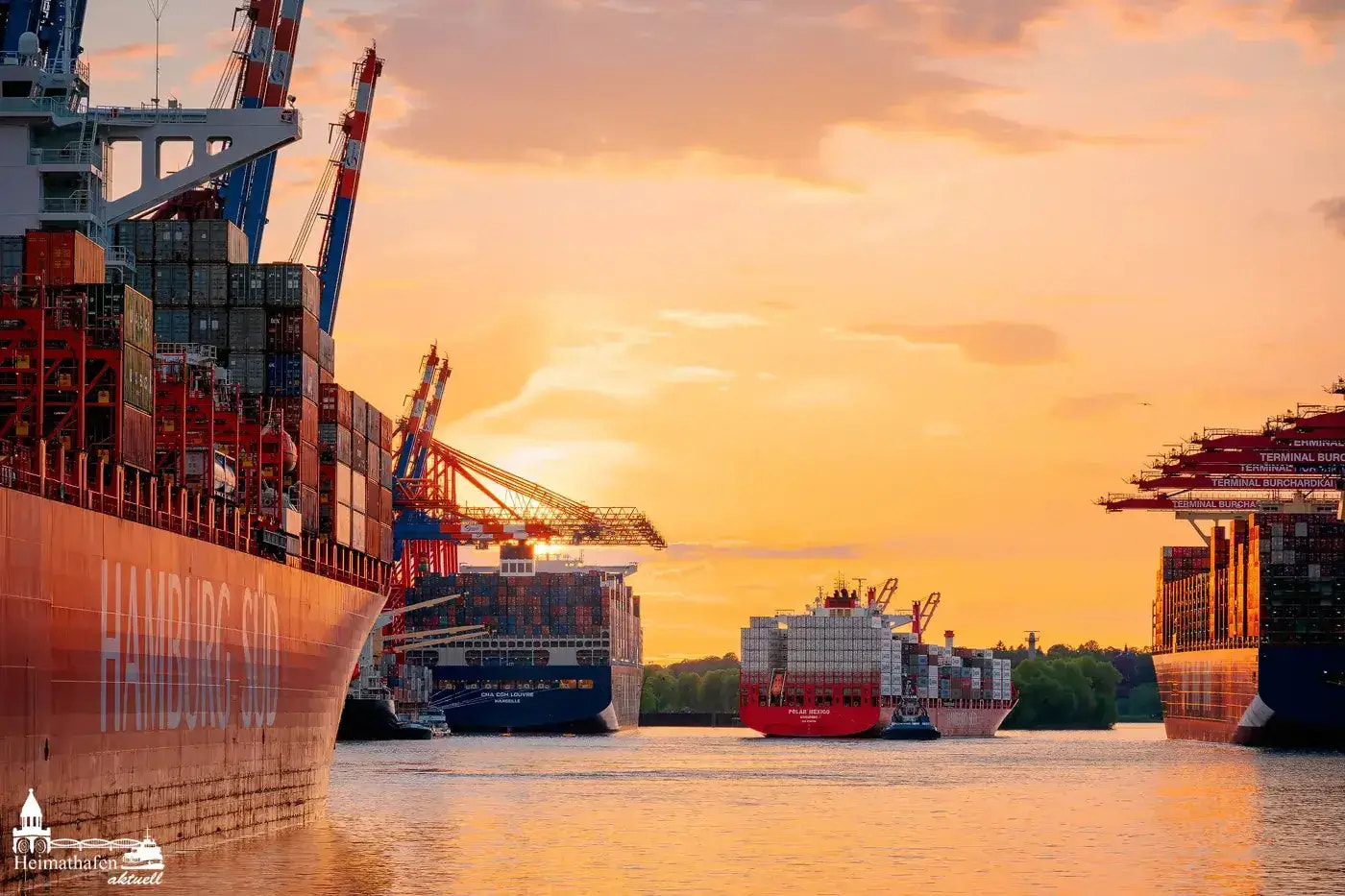 Coole Hamburgfotos - HAMBURG SÜD - Containerhafen Waltershof bei Sonnenuntergang