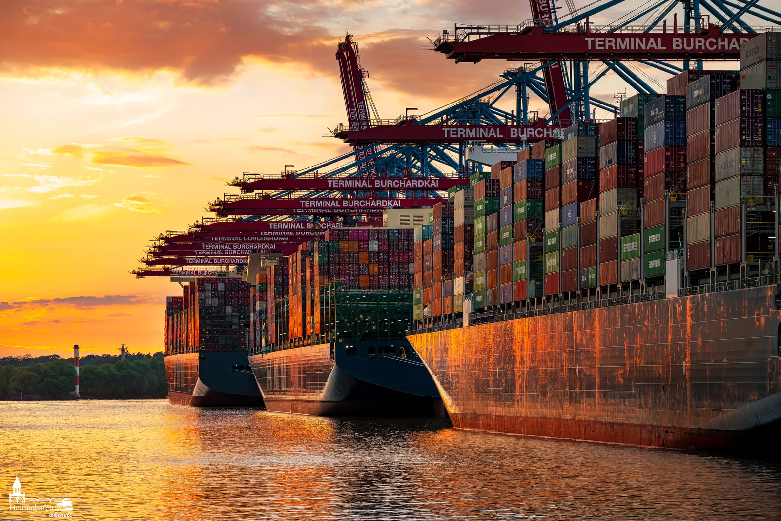 Hamburg Hafenfotos - Containerterminal Waltershof im Sonnenuntergang -Burchardkai