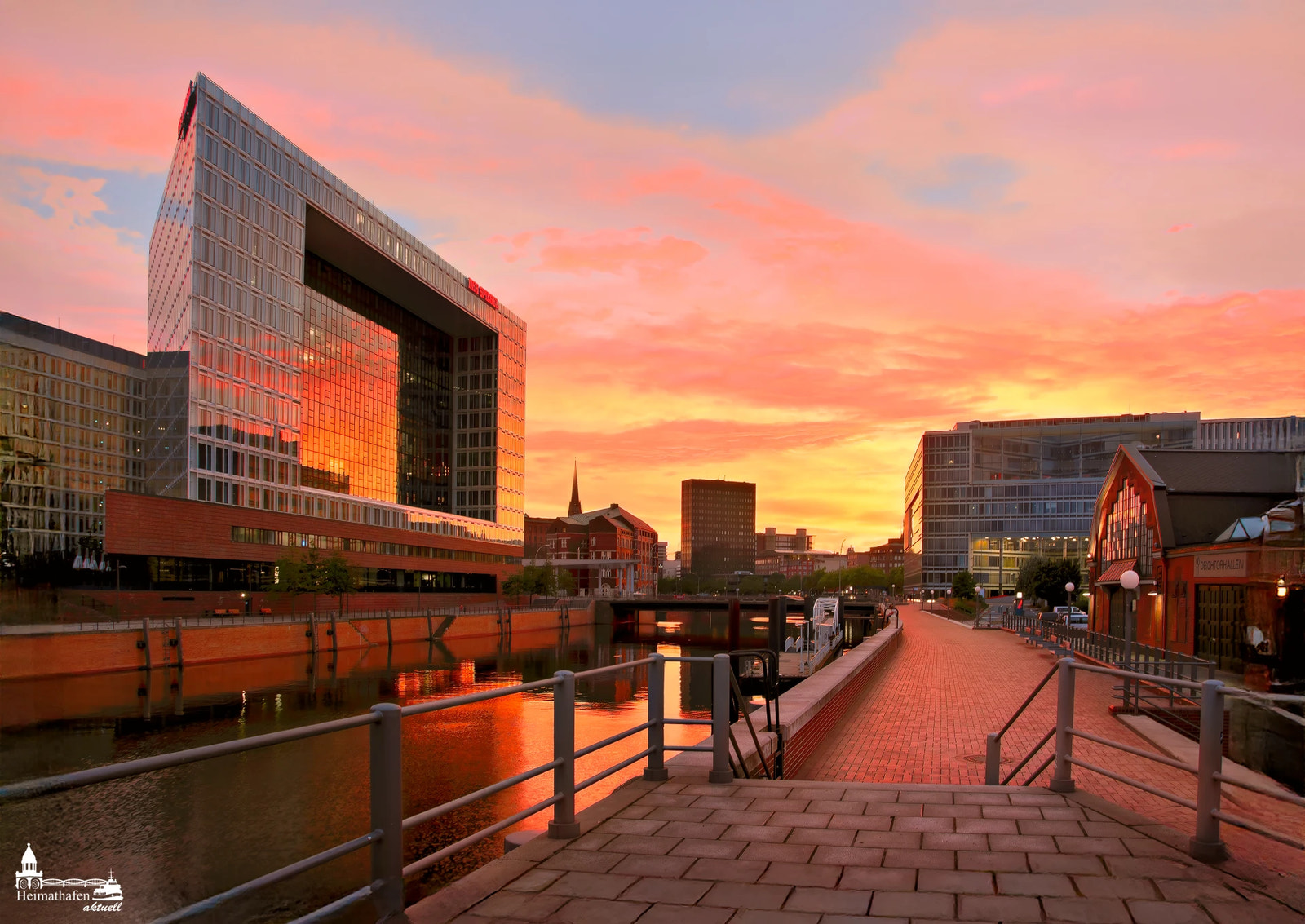 Hamburg Bilder - Spiegelgebäude bei Sonnenuntergang
