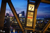 Brücke 7 Hamburg Landungsbrücken bei Nacht mit Blick auf Elbphilharmonie