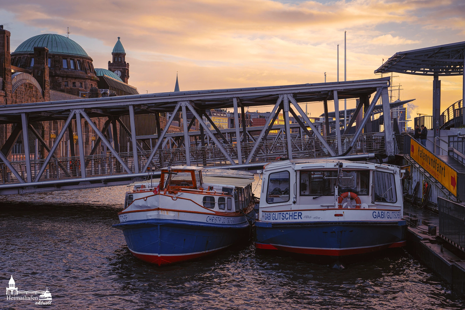 Barkassen CHRISTA GLITSCHER und GABI GLITSCHER an den Landungsbrücken – Hamburg Bilder kaufen