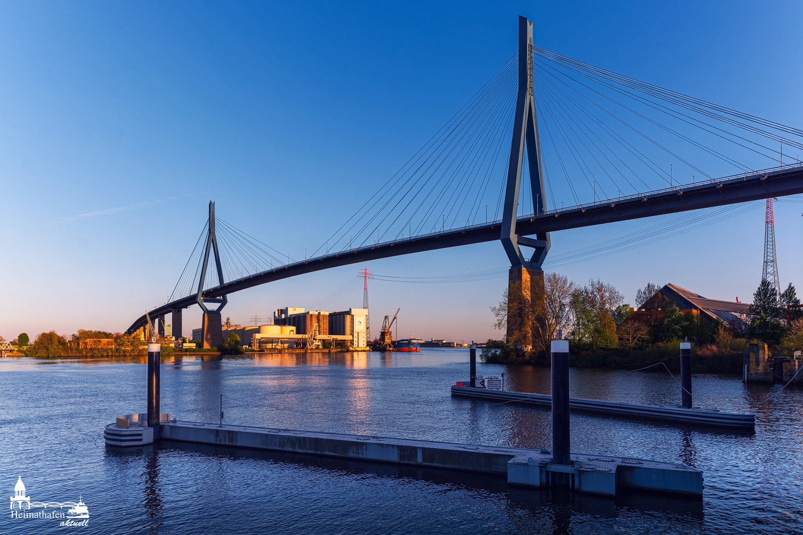 Köhlbrandbrücke in der Blauen Stunde – Hamburg Bilder kaufen