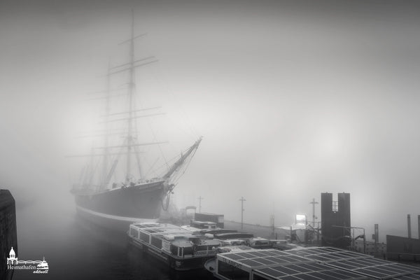 Rickmer Rickmers im Nebel – Hamburg Bilder kaufen