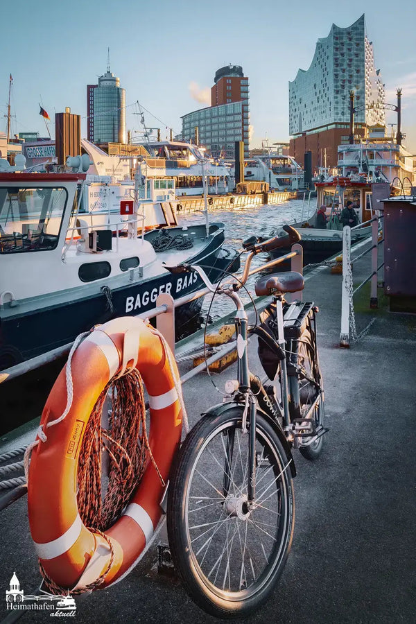 Hamburg Fotos - Fahrrad vor der Elbphilharmonie