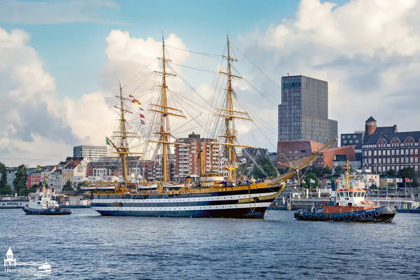 Hamburger Hafen Fotos - Italienisches Segelschulfschiff AMERIGO VESPUCCI und BUGSIER 18